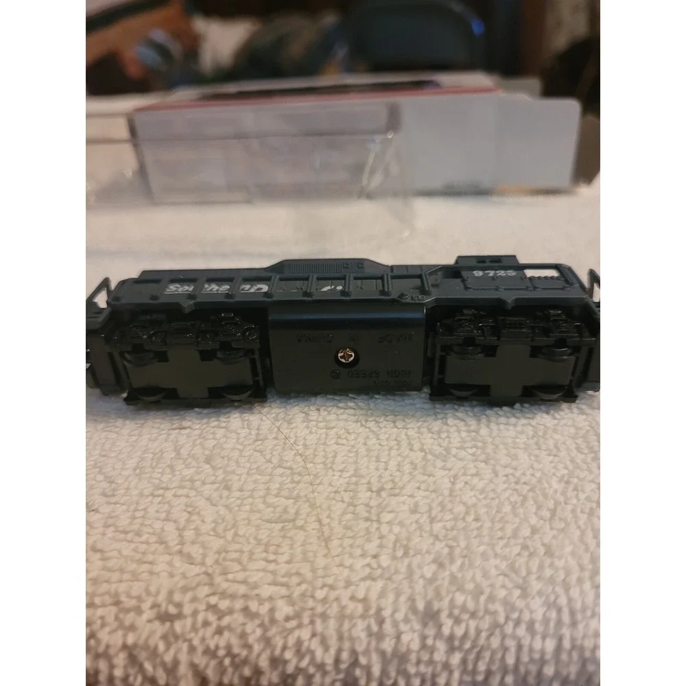 Southern Pacific Locomotive # 9725 Model Train 4.5